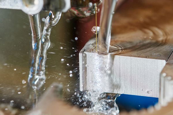 Cuándo cambiar la resina desionizadora en EDM | SODICK y FANUC