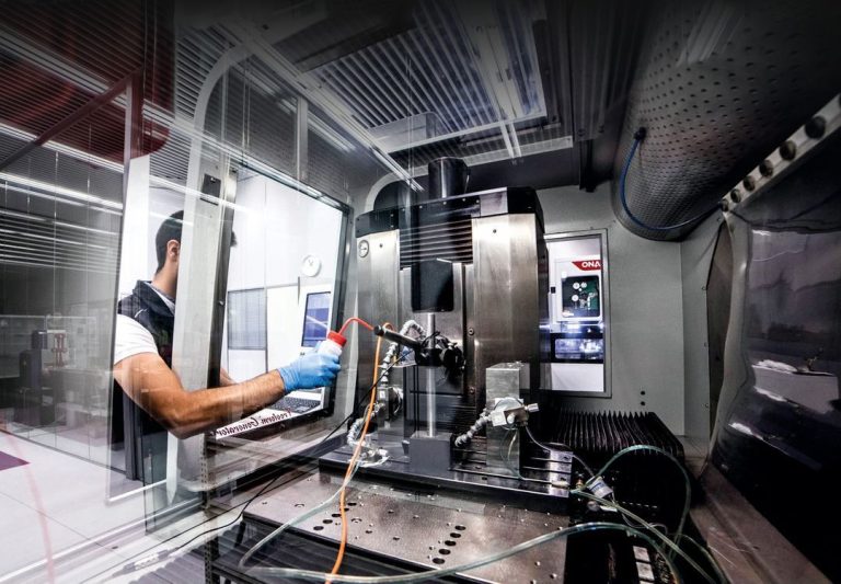 EDM en aeronáutica – Precisión extrema y producción certificada AS9100