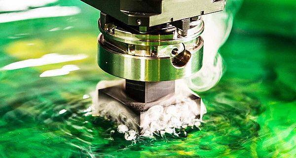 Electroerosión por hilo: qué es, aplicaciones y ventajas