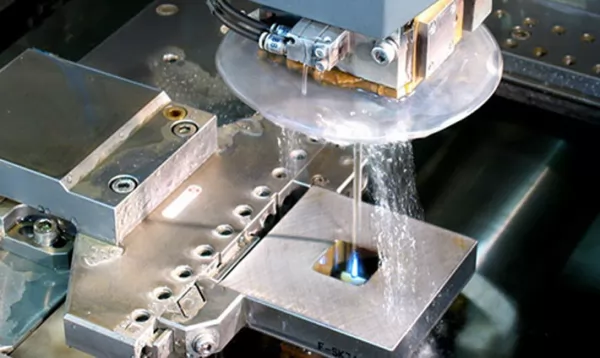 Resina Desionizadora para EDM | Control de Conductividad en Electroerosión por Hilo