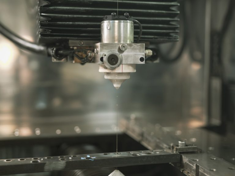 Cómo reducir costes en electroerosión (EDM) y calcular el coste real por pieza
